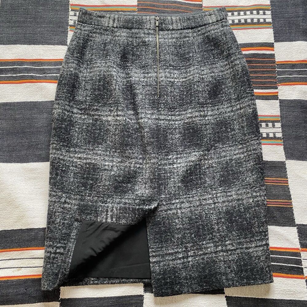 Banana Republic Wool Blend Skirt. Size 8. Knee Length. Winter. Work Wear. Casual - Picture 9 of 9